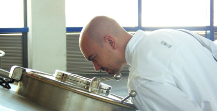 César Martín, cocinero del restaurante Balzac. Foto: Tomás Muñoz