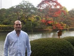 Raúl Resino Olivares en el parque de Tokyo