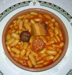 Plato de fabada asturiana