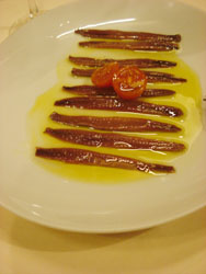 Plato de anchoas con aceite de oliva