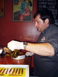 Joseba Guijarro (restaurante Casa Lita -Santander) experto en preparar anchoas