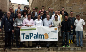 Foto de los organizadores con algunos participantes de Tapalma 09