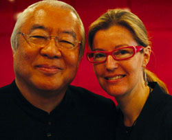 Annette Abstoss, directora de Abstoss World Gastronomy, con el Dr. Hattori, en Japón