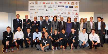 Autoridades, concursantes y organizadores del IV Campeonato de Baristas de Aragón