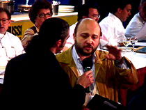 Sacha comenta los platos con Sergio Pazos