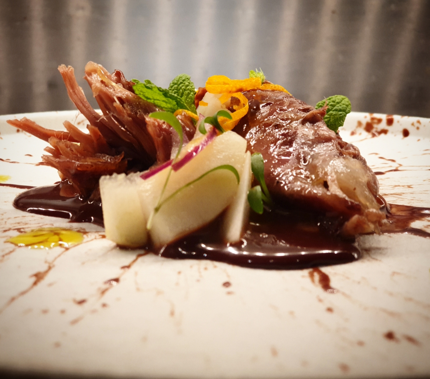 Receta de Cordero a Baja Temperatura, Con Salsa de Chocolate Picante y  Naranja, y Ceviche de Pera | Carnes | Frutas | Técnicas Cocción | Marinados  - A Fuego Lento