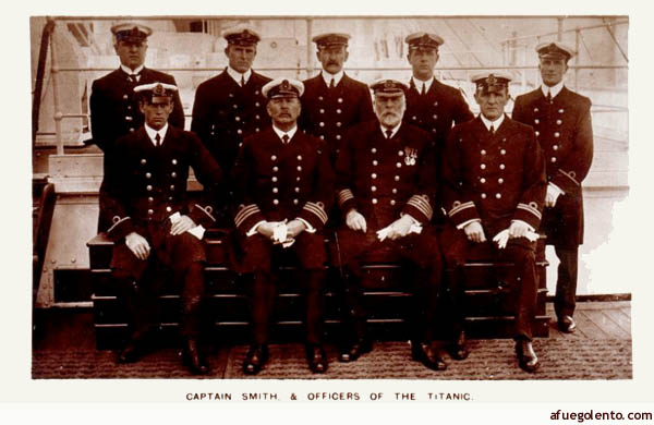 El capitán Smith y todos los oficiales del Titanic