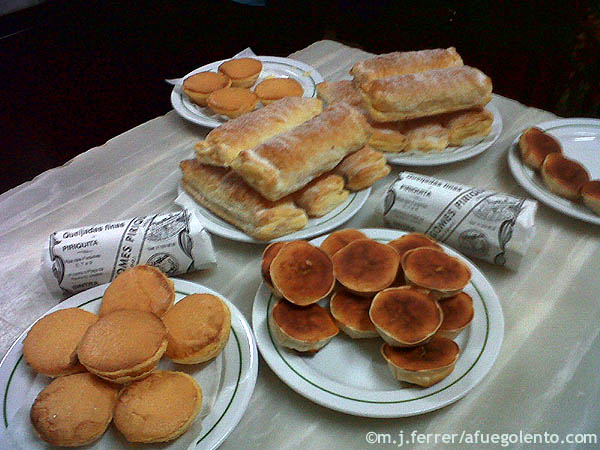 Travesseiros, queijoadas, pastèis...