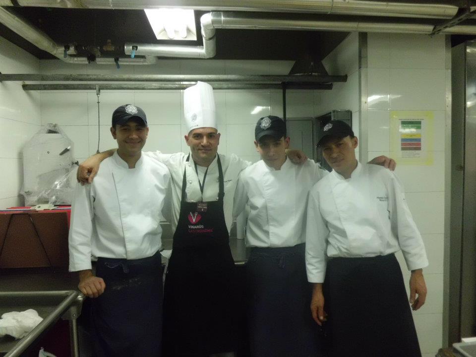  A la derecha Hector Garcia echevarría el segundo de cocina. 