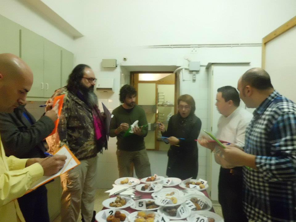 Jurado degustando los Buñuelos y Crelpells