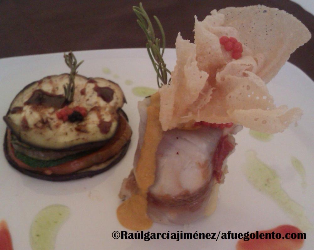 Rollitos de lubina sorpresa, milhijas de verdura y huevas de salmón