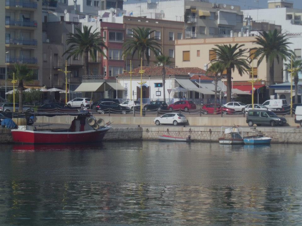 Llegando a puerto nos encontramos el restaurante el Faro en una ubicación privilegiada