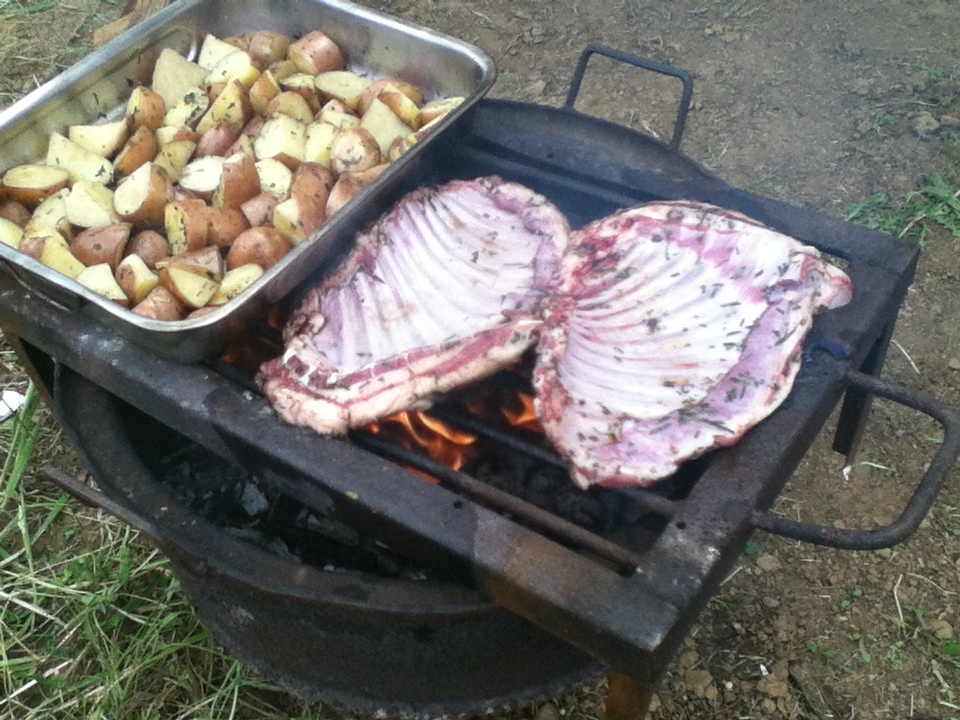 Asado de cordero Mapuche con papitas nativas