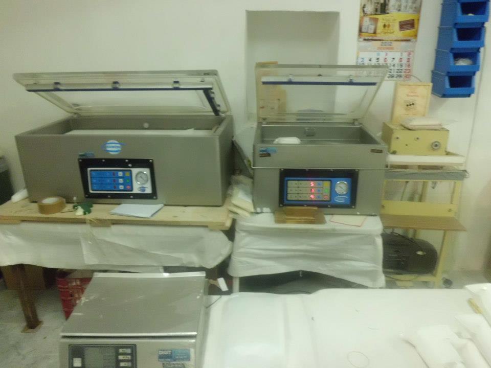 Envasadoras manuales con las que trabajan todas las variedades, ya que no esterilizan