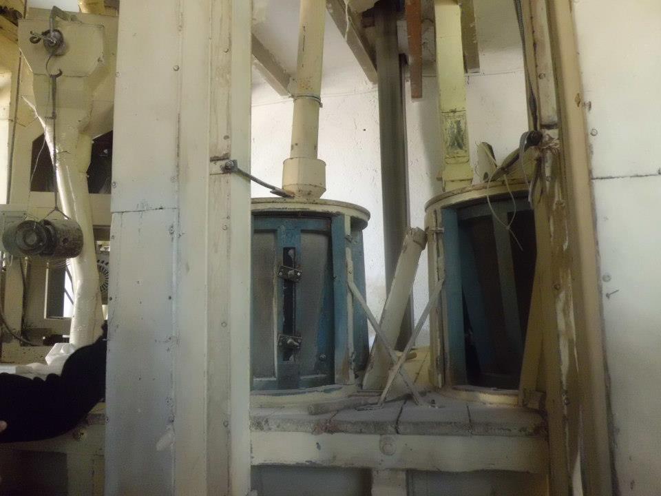 Conos de esmeril en el interior que pulen el arroz integral hasta blanquearlo al punto idoneo