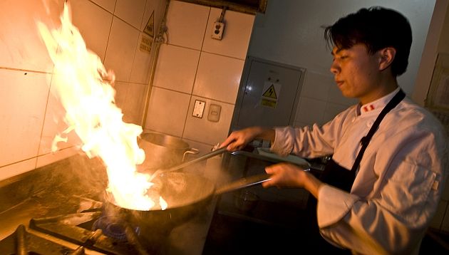 El maestro Félix Loo en la cocina de Madam Tusan