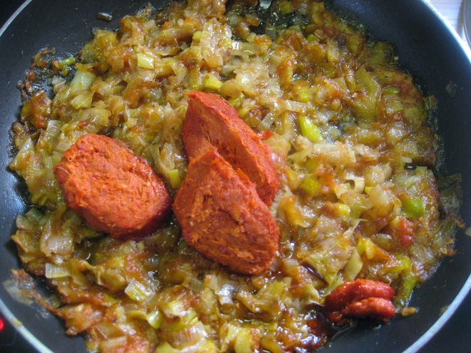 Sofrito con Sobrasada de Mallorca, siempre da un toque especial a los guisos