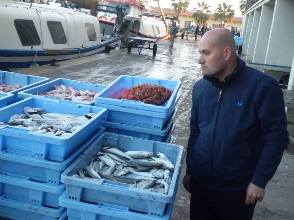 Raúl Resino en el puerto y lonja de Benicarló