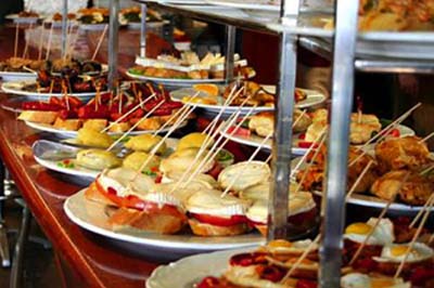 Barra de pintxos en Bilbao