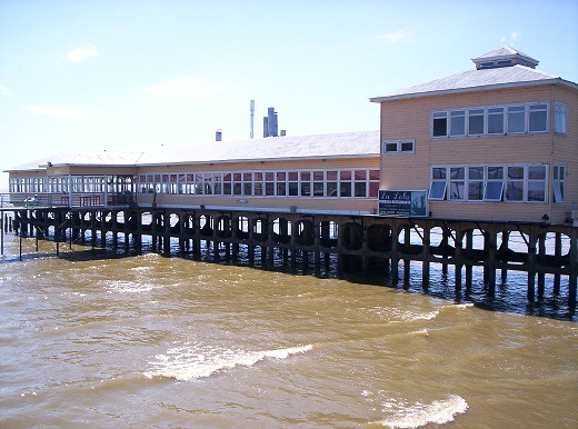 Restaurante en la Rambla del río en Quilmes