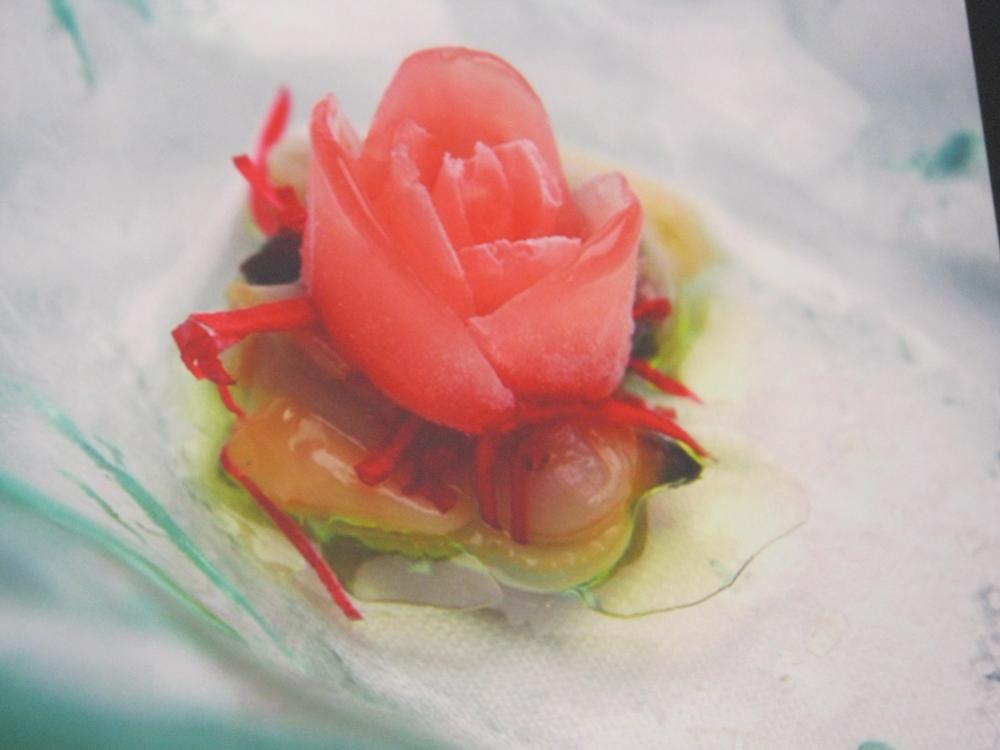 Rosa de campari, sorbete de rosa y almejas