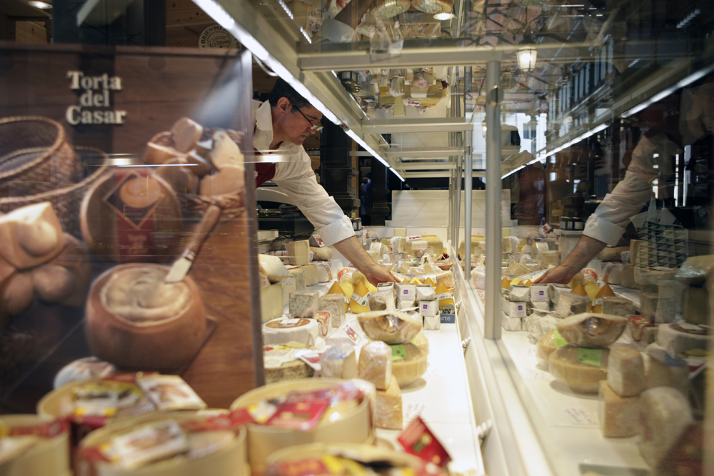 Jose Luis Martin en la Fromagerie en el Mercado de San Miguel