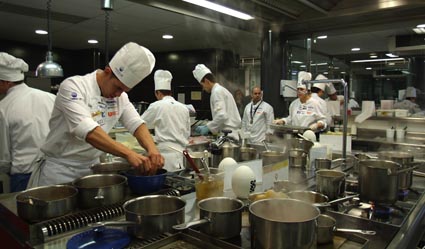 La cocina en movimiento durante el concurso