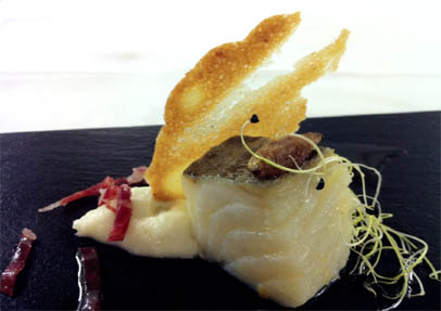 Una de las tapas participantes: bacalao confitado, brandada de ibérico y crujiente de ajo