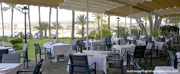 Terraza del comedor, con vistas al mar