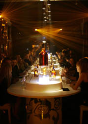 Comensales durante la cena