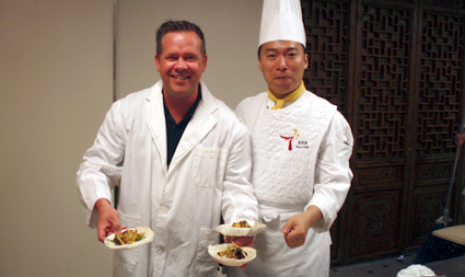 Roger y el maestro contentos con los resultados