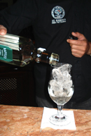 La misma cantidad de ginebra