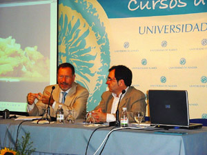 Antoni Costa y José Oneto, autor de la entrevista