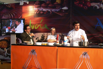 Juan Moreno durante una demostración presentada por José Oneto