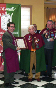 Oneto recogiendo el premio