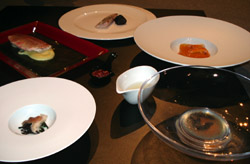 Platos elaborados por Marcos en Madrid Fusión 08. Foto: CdM