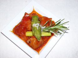 Dados de magra con tomate y pimientos