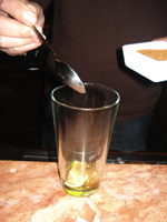 Y una cucharadita de azúcar moreno