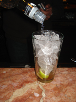 Añadir 2 cl de vodka