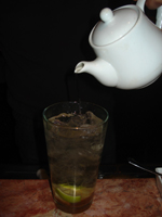 Incorporar el té, ya colado y frío