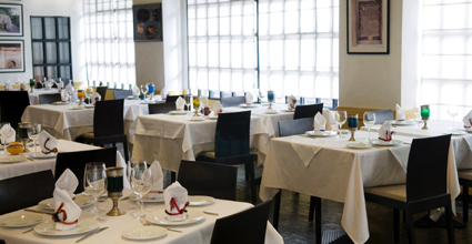 Sala del restaurante Naomi Grill
