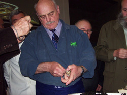 M. Bernard haciendo su demostración