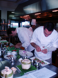 Cocineros españoles cocinando en Tailandia