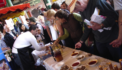 Londinenses degustando productos canarios