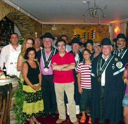 El colaborador de A Fuego Lento, José Oneto, con los cofrades