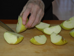 Cada manzana en cuatro trozos