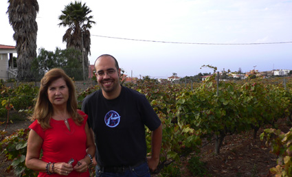 Maribel Cano junto al gerente Carlos G. González