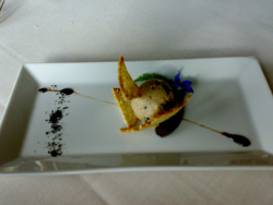 Paté de perdiz y trompetas de los muertos con chalota caramelizada