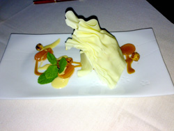 Creme brulee con pesto de menta y sorbete de fresa