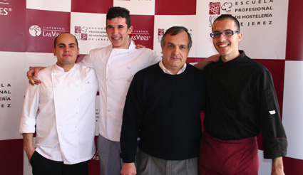 Ganadores del tercer certamen con Víctor Fernández